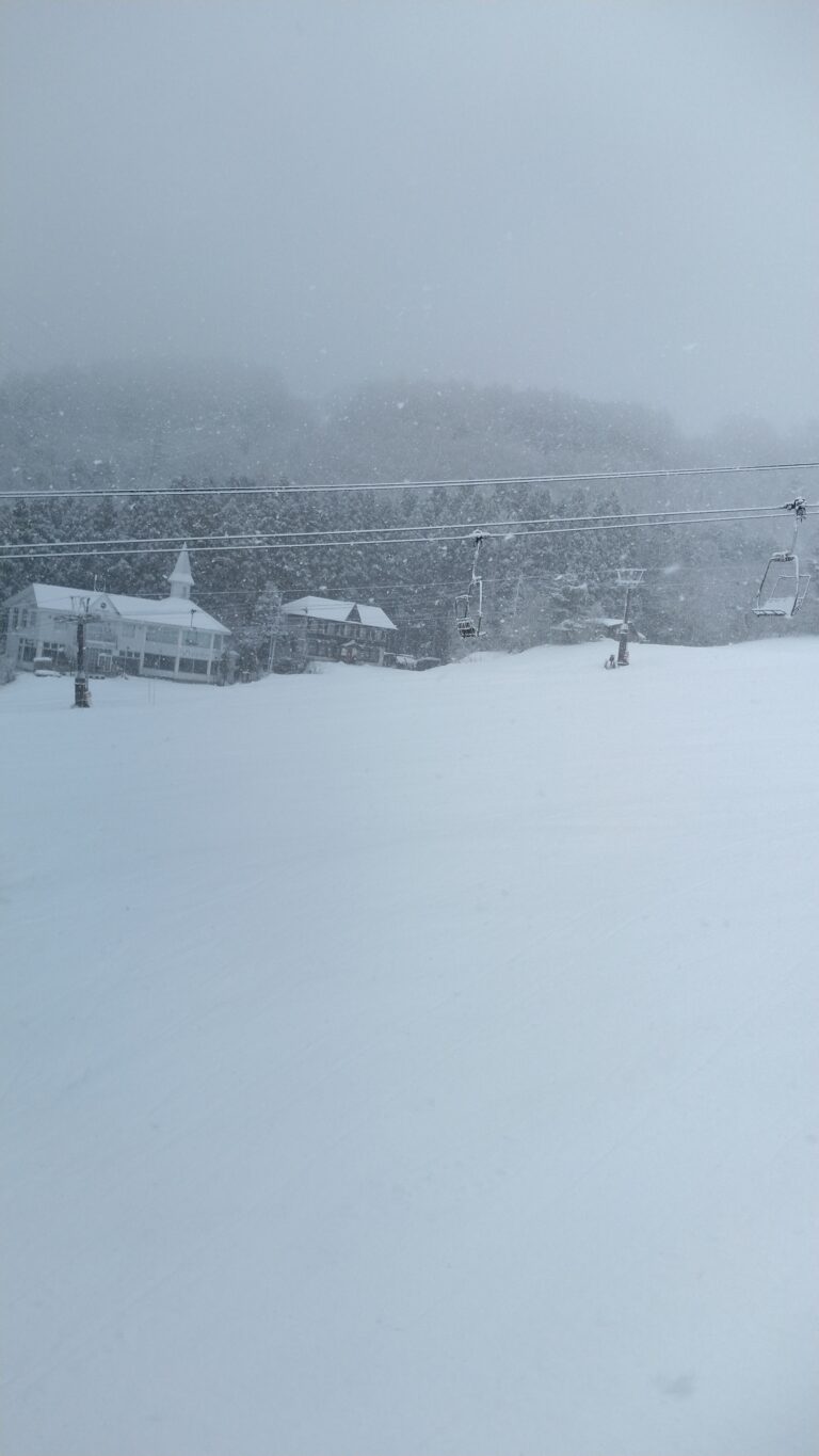 【スノーリゾート　ロマンスの神様(木島平スキー場)】吹雪の日のロマンスの神様｜2024年12月18日の雪景色レポート