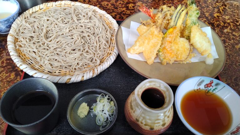 本格手打ち蕎麦に舌鼓。朝スノボの後は「蕎麦肴庵 冴沙」で至福のランチタイム