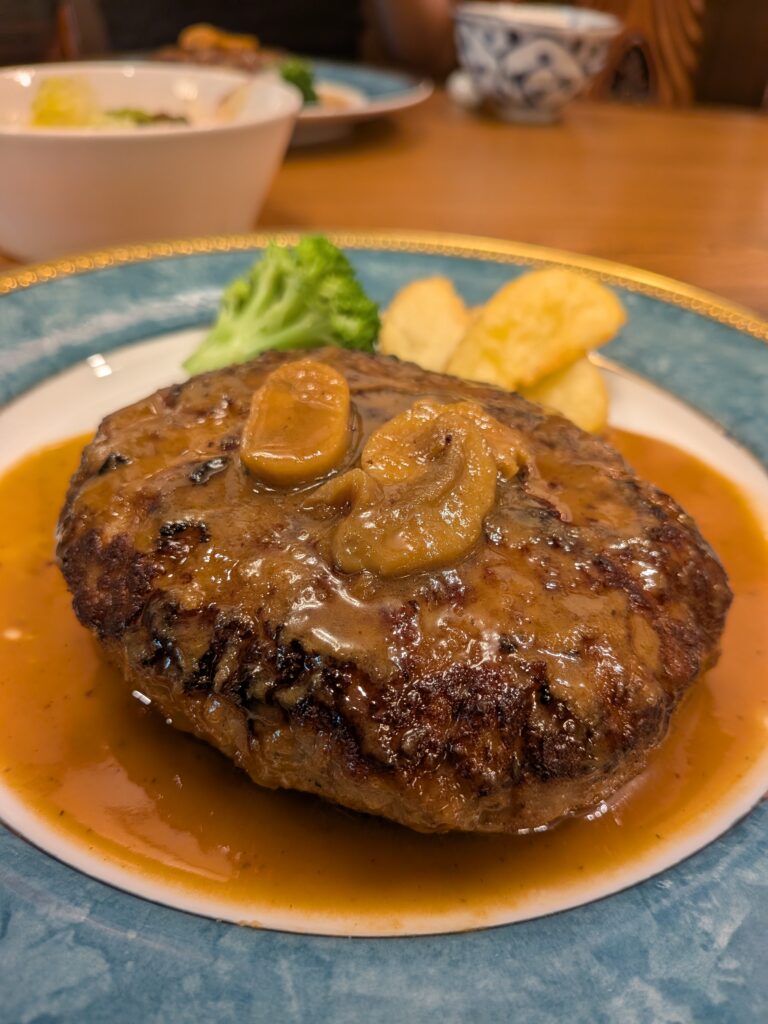 軽井沢「盛盛亭」で至福のハンバーグ体験！肉汁溢れる絶品ランチ