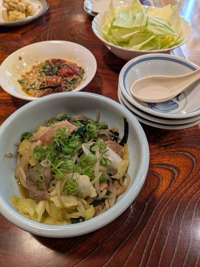 くいだおれ さとみ もつ煮