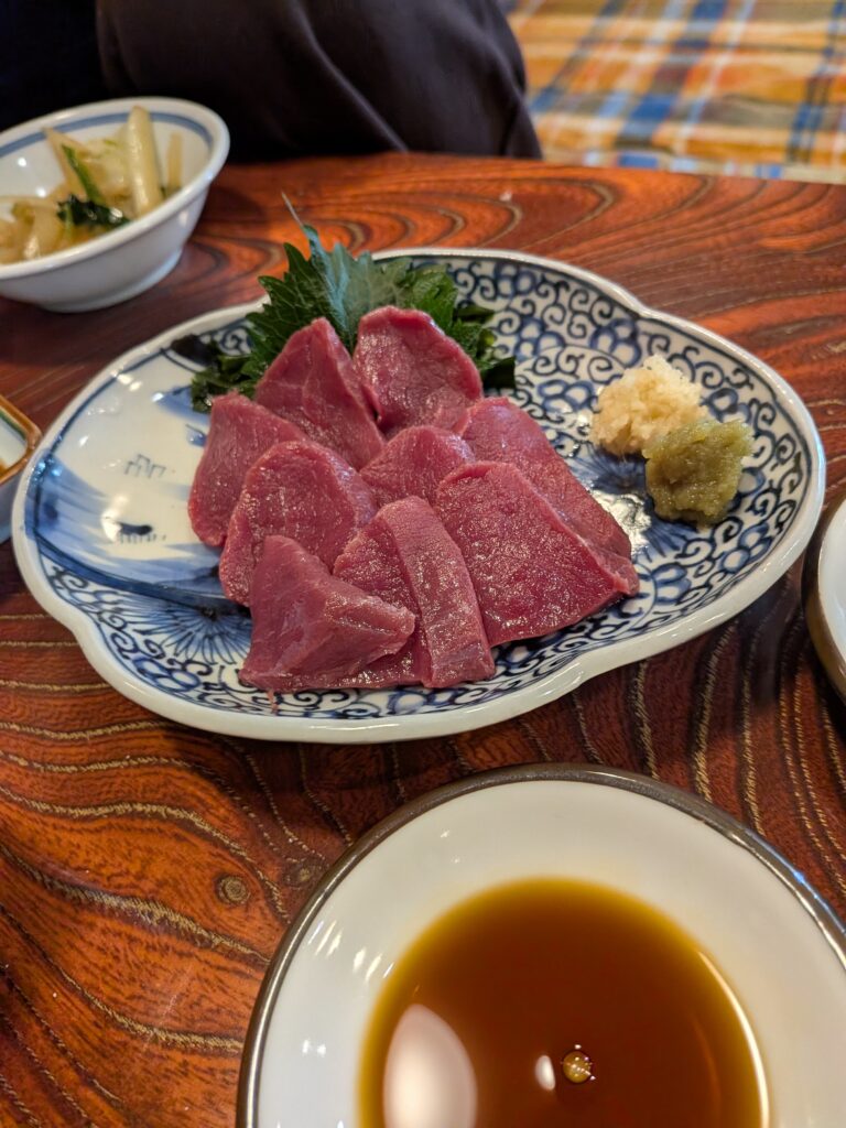 くいだおれ さとみ 馬刺し