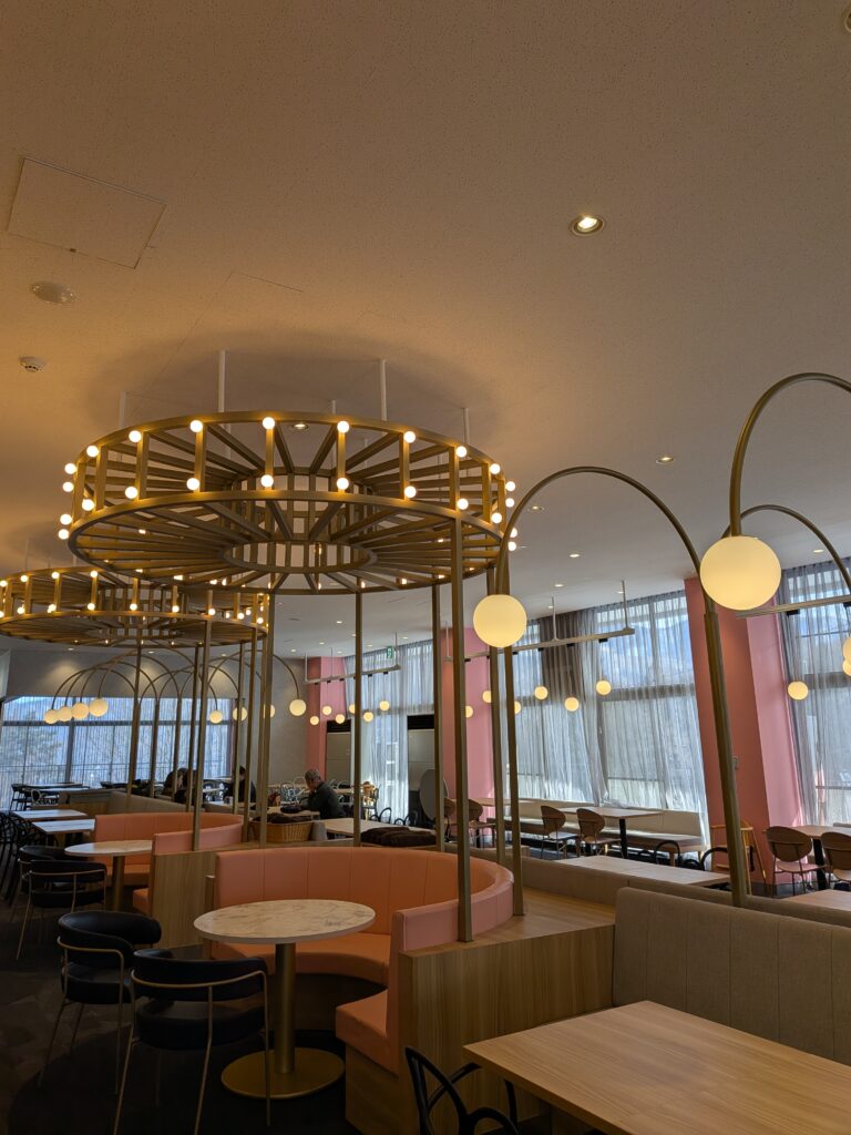 Romance no Kamisama Restaurant interior - central area