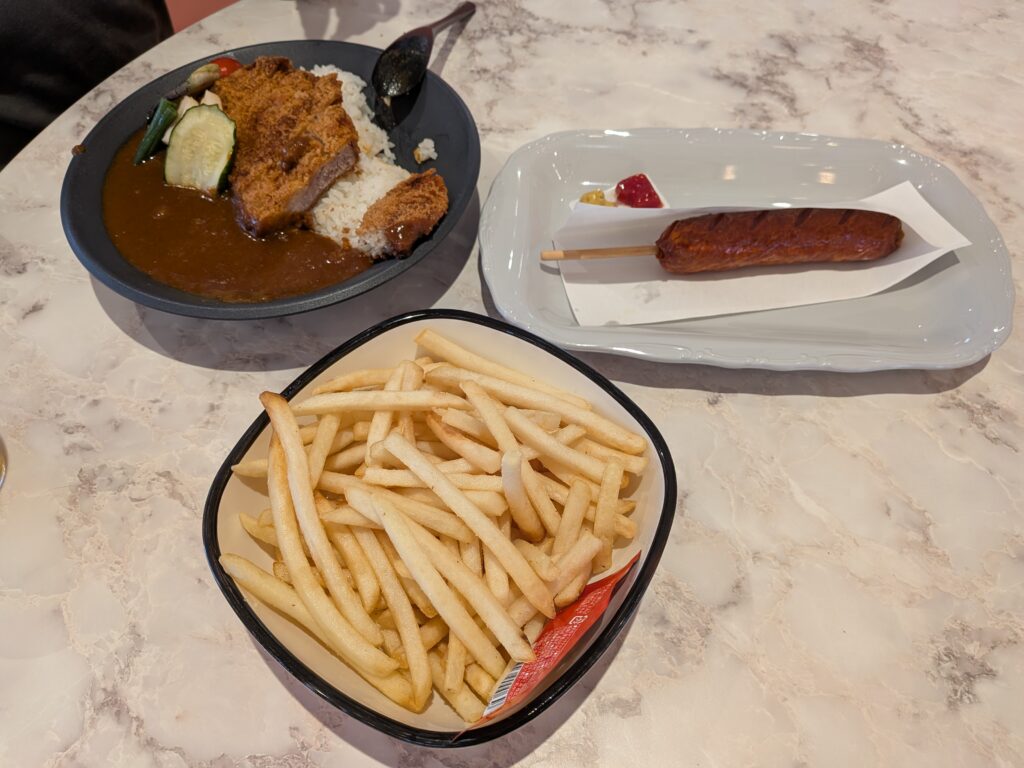 カツカレー　フランクフルト　フライドポテト