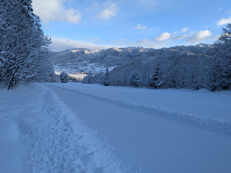 Day 3 morning at Kijimadaira with fresh snowfall