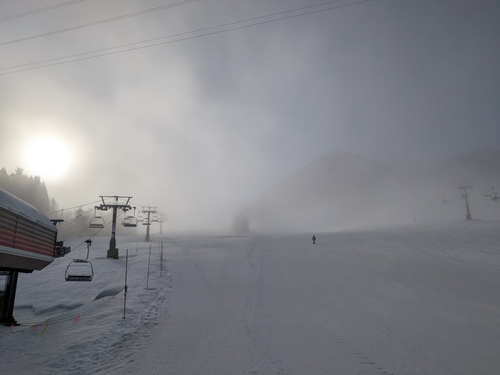 木島平スキー場　朝日　霧