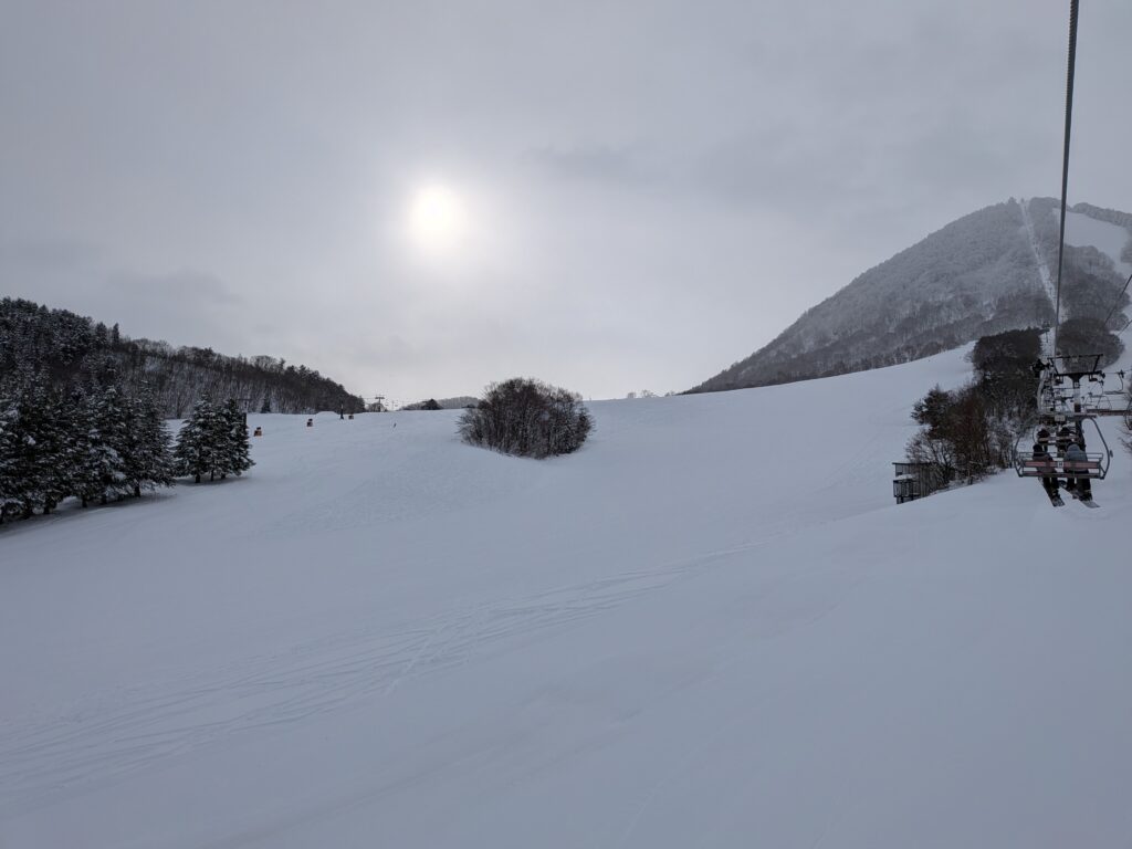 木島平スキー場 24日の雪景色