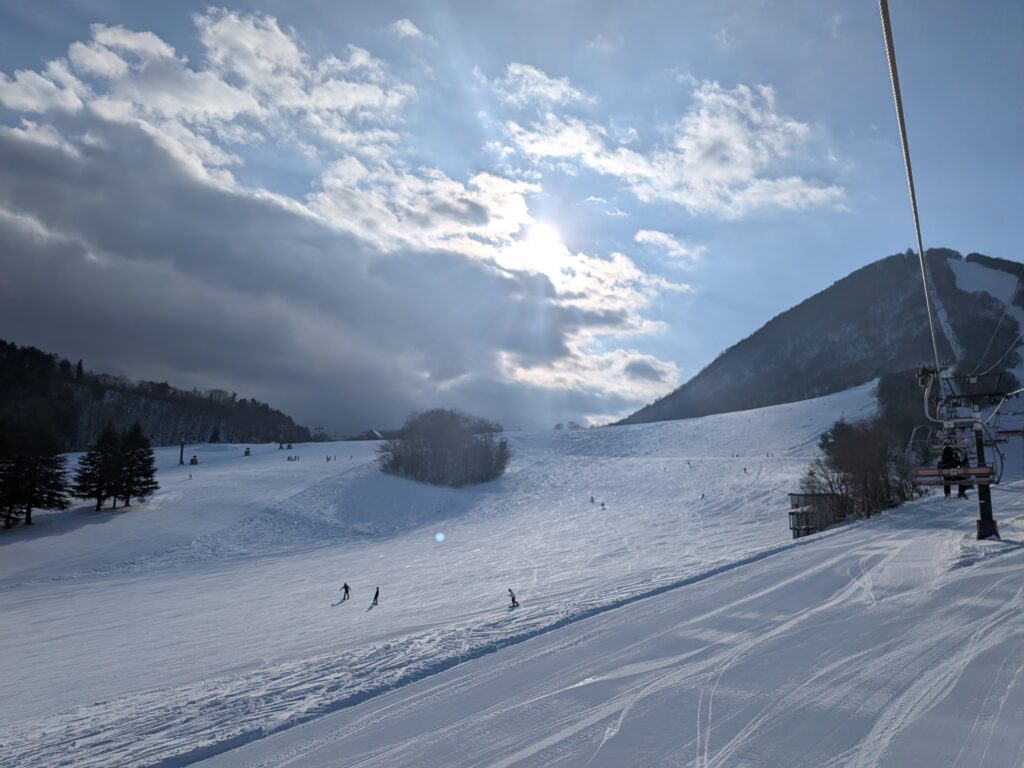 ロマンスの神様 ゲレンデ 圧雪バーン