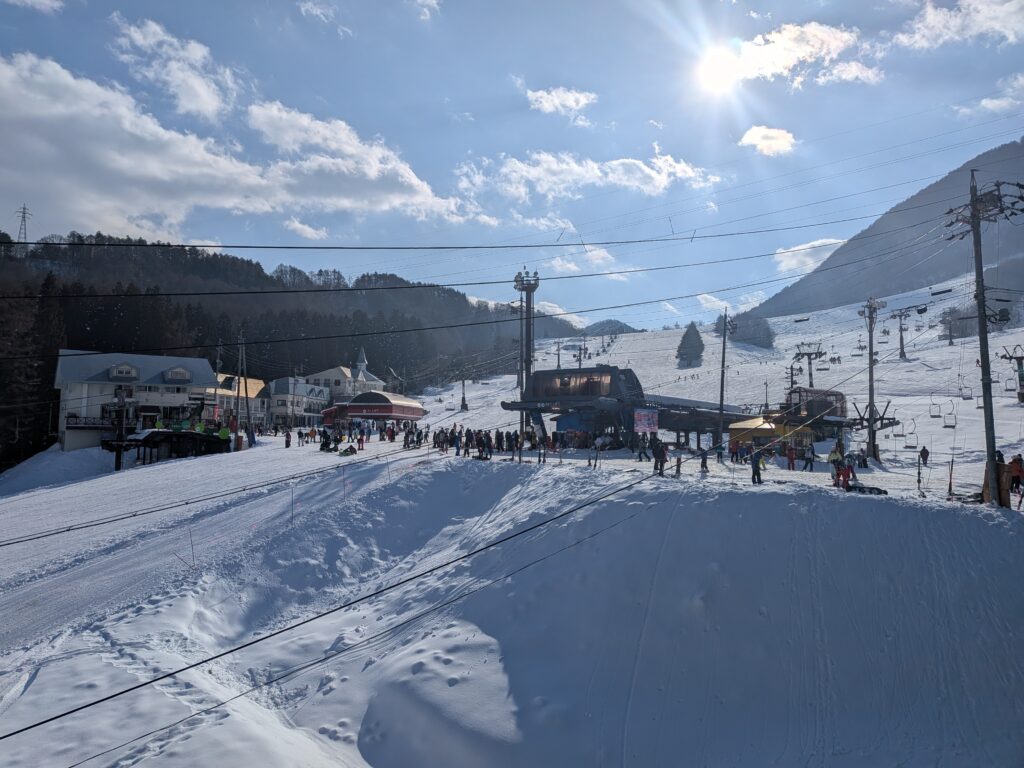 ロマンスの神様 ゲレンデベース 快晴