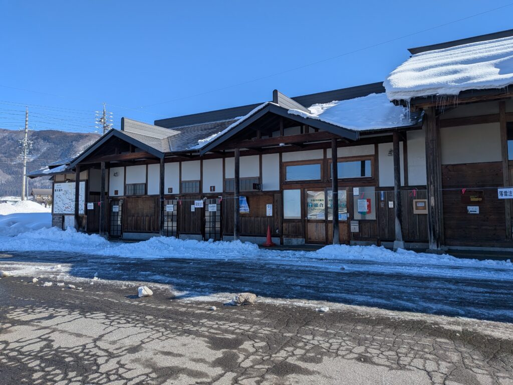 木島平観光交流センター別角度