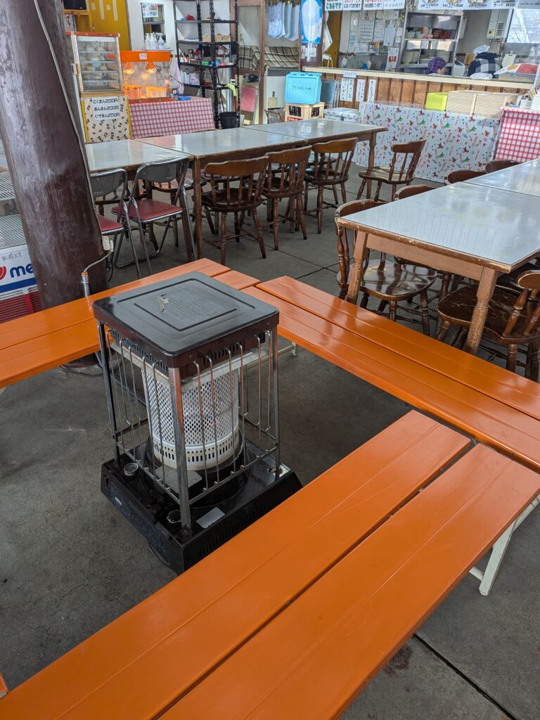 ファミリーレスト銀嶺　店内2