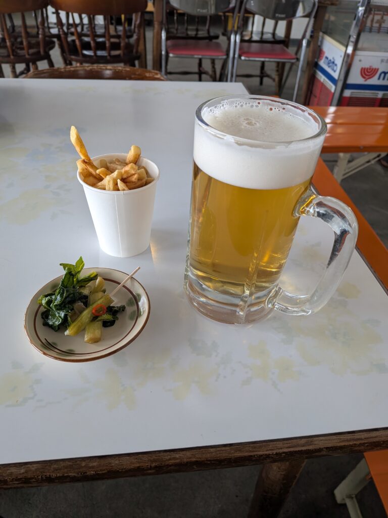 ファミリーレスト銀嶺　ビール・ポテト・野沢菜