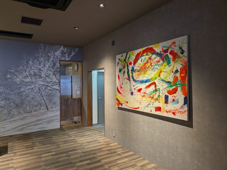 Yakiniku Dragon Interior with Colorful Art